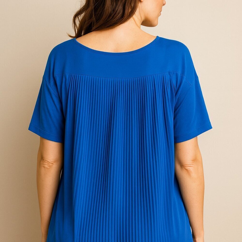 Blue! Cute pleat back Chico’s tee - Sz 2 (L)